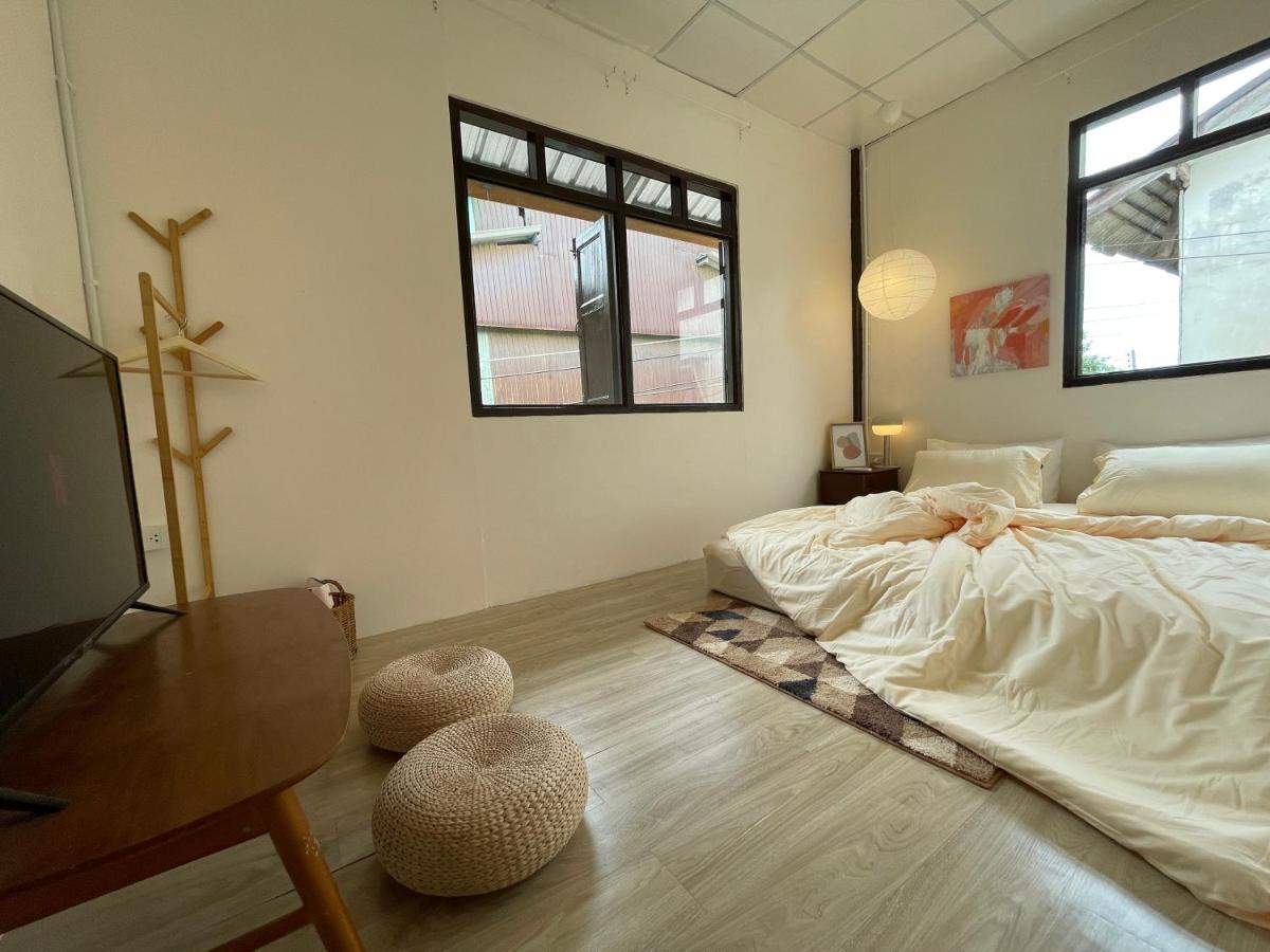 The Ordinary 8 Hostel Szuratthani Kültér fotó