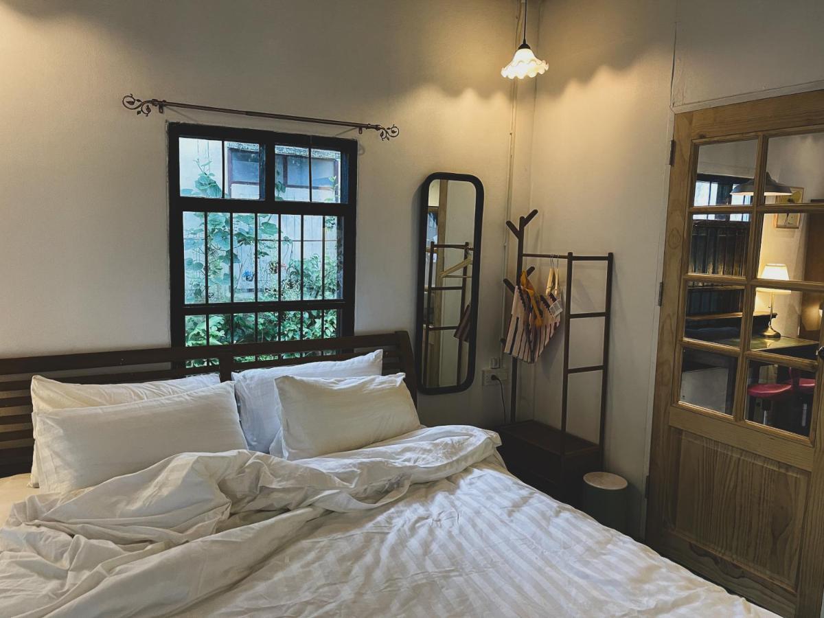 The Ordinary 8 Hostel Szuratthani Kültér fotó