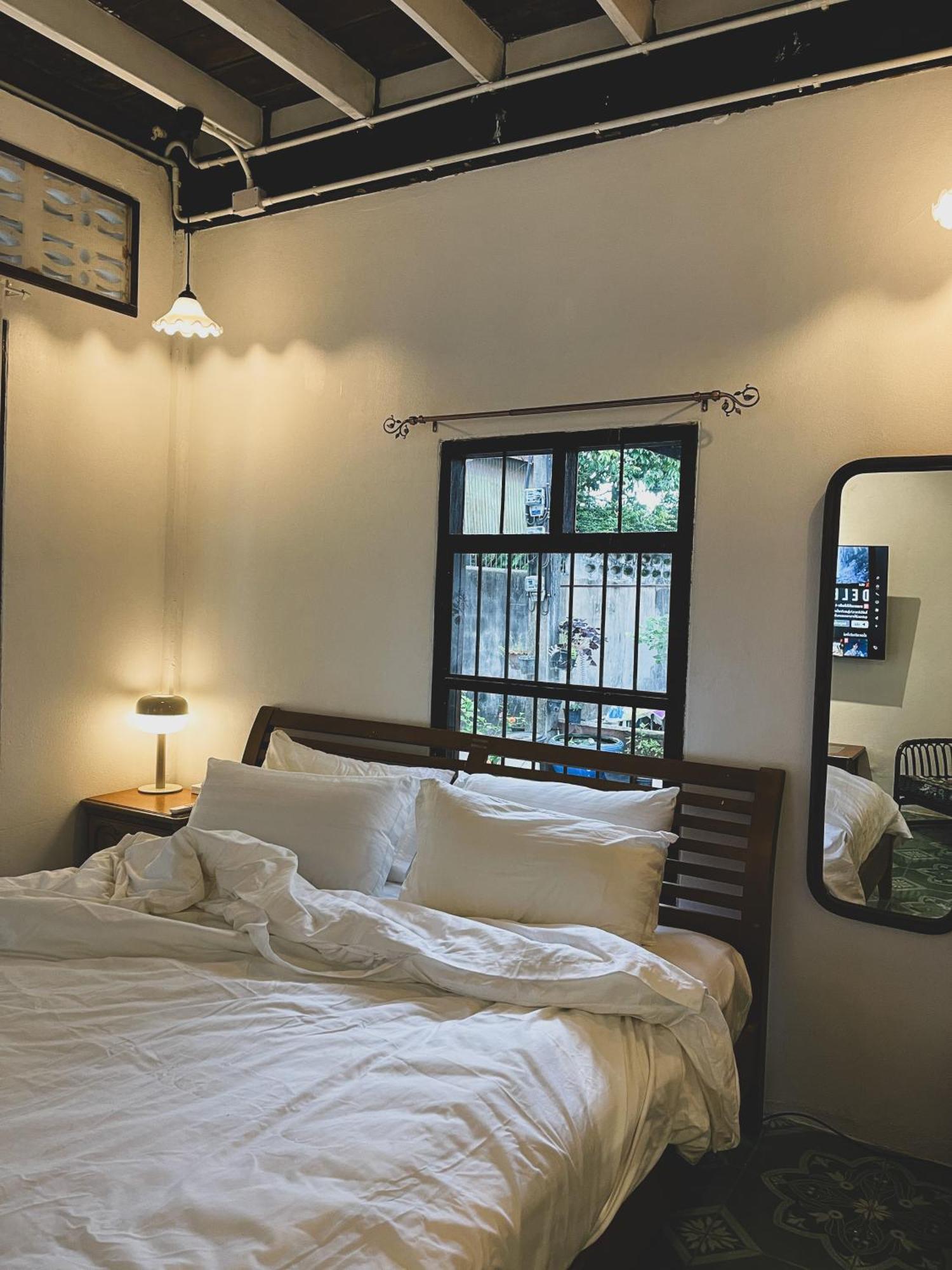 The Ordinary 8 Hostel Szuratthani Kültér fotó