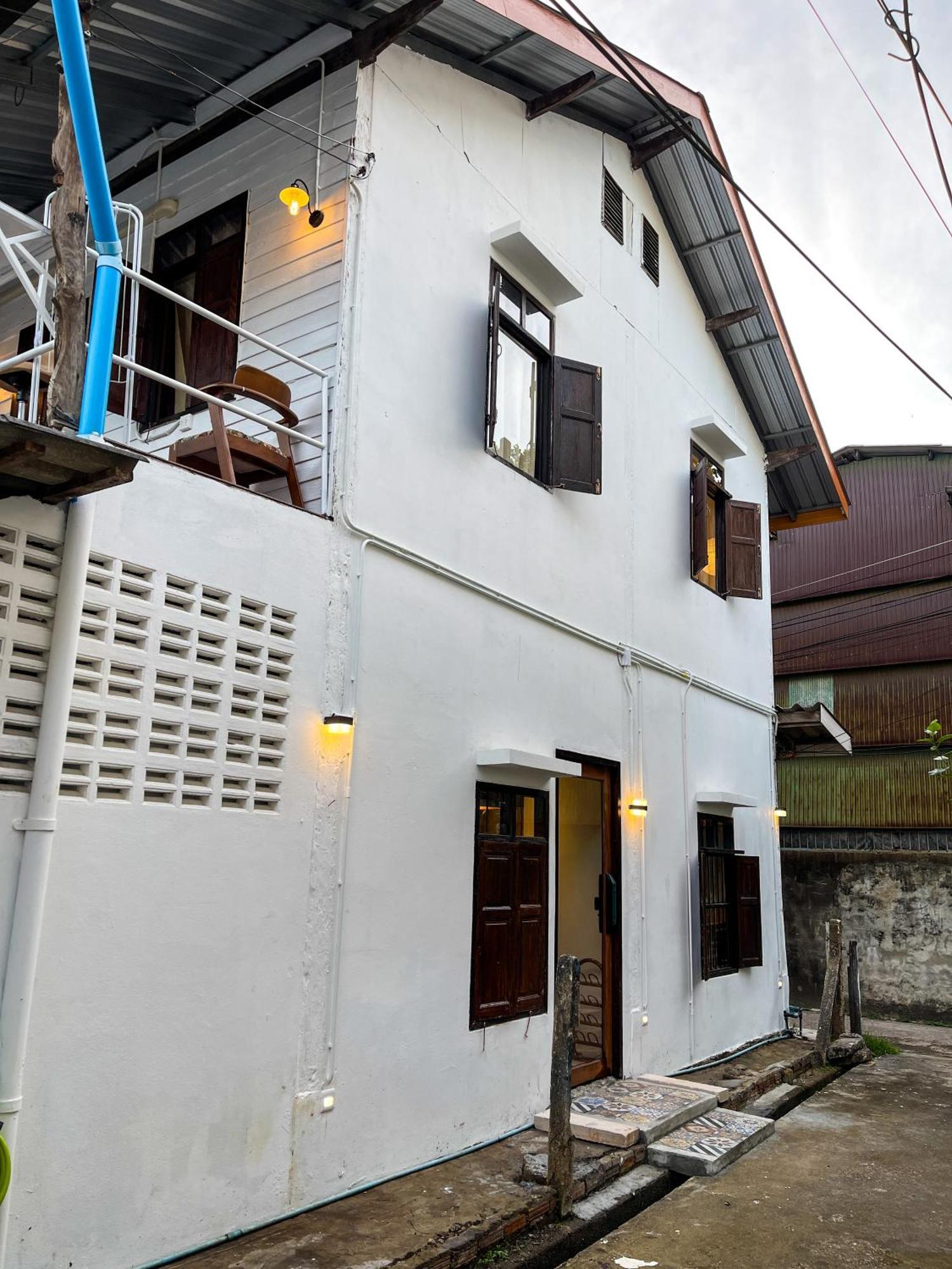 The Ordinary 8 Hostel Szuratthani Kültér fotó